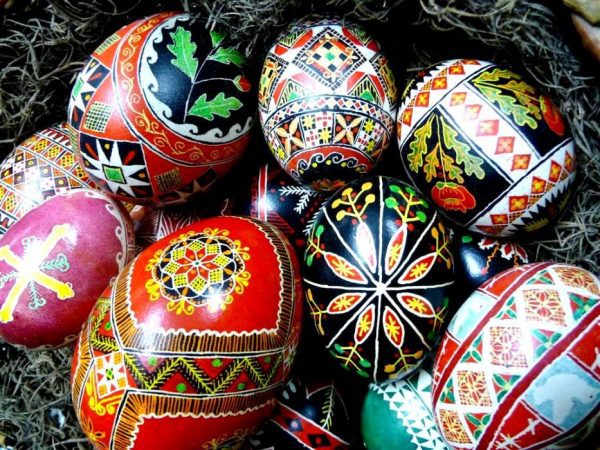 festett húsvéti tojások